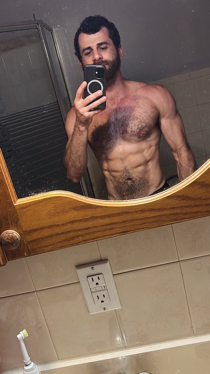maxxatron's tweet photo. I ain’t never gunna stop the lifting grind!
#fitness #gym #selfie #abs #neat https://t.co/bqGuf7L03K