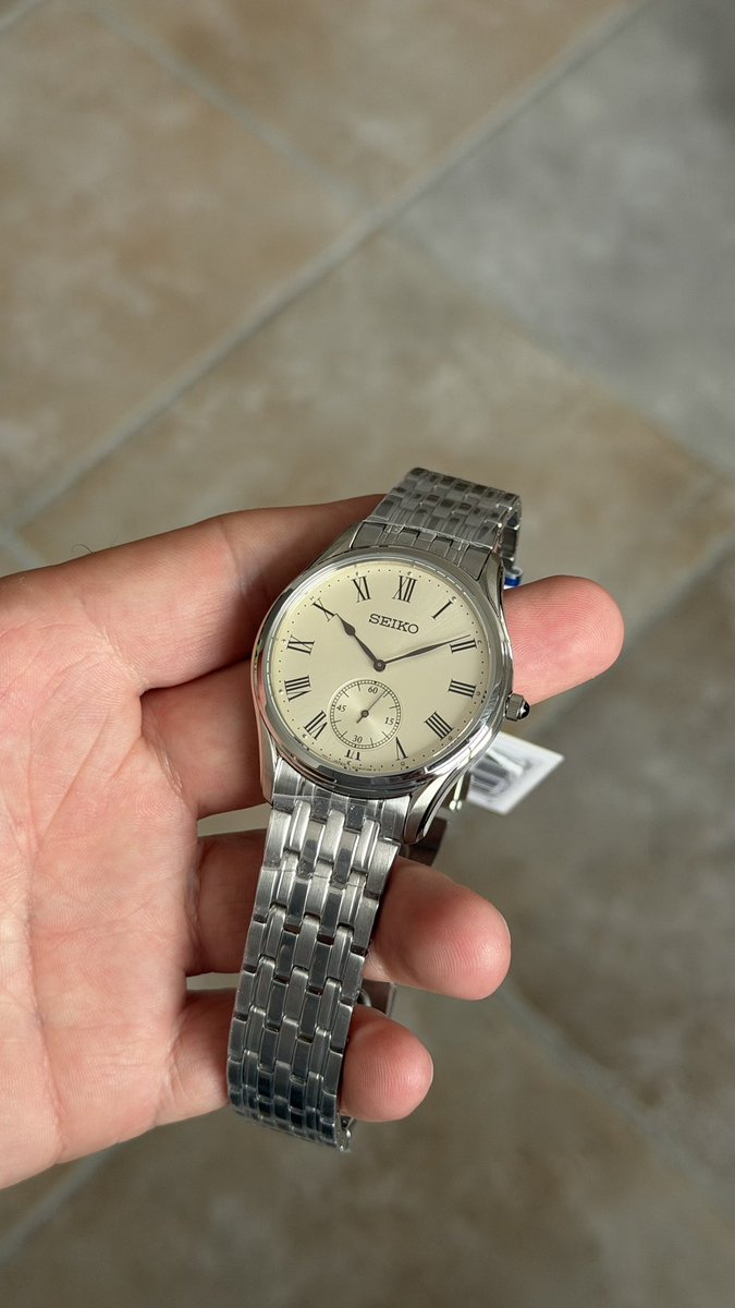 TempusShop's tweet photo. Regardez moi ce délice. 

39mm, verre saphir, seulement 8mm d’épaisseur https://t.co/Xn8z9SSn3k