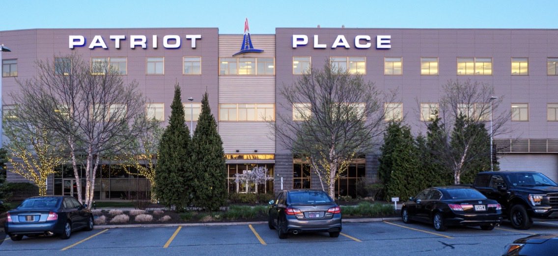 RedDomeRealty's tweet photo. We’re super excited to have represented an affiliate of The Kraft Organization in its 10,300 SF longterm lease of office space at 26 @PatriotPlace to 1776 Financial! The Tenant was represented by Costello Realty. Kudos &amp; thanks to all involved. 

#CRE @jonchesto #NFL https://t.co/laWD4CuTQG