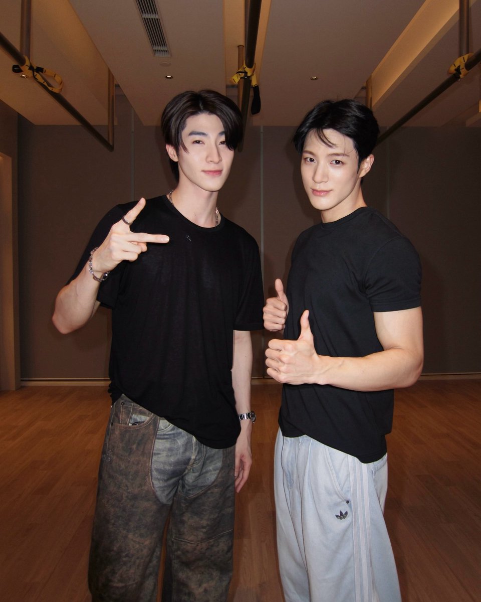 the813Degrees's tweet photo. เจนครับ ถ่ายกับหนุ่ม เฮียหึง https://t.co/geiH7U8FLZ