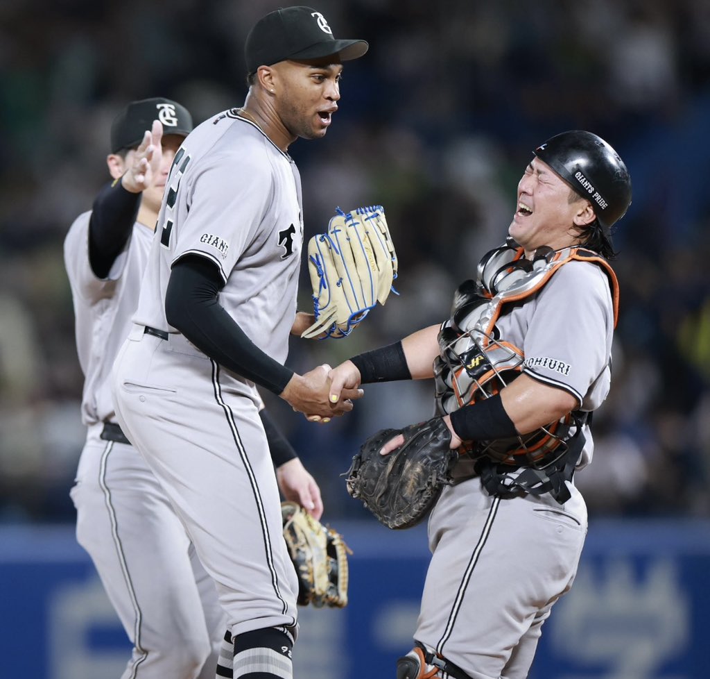 X_G334ts's tweet photo. 巨人 神宮での成績

2019年 : 5勝5敗
2020年 : 7勝3敗2分
2021年 : 6勝6敗
2022年 : 9勝4敗
2023年 : 6勝5敗
2024年 : 8勝3敗
2025年 : 6勝6敗1分
2026年 : 6勝4敗（残り1試合）

これで令和に入ってからは
8年連続で神宮でのシーズン勝率5割以上。
#giants https://t.co/LNiX0W2TWt
