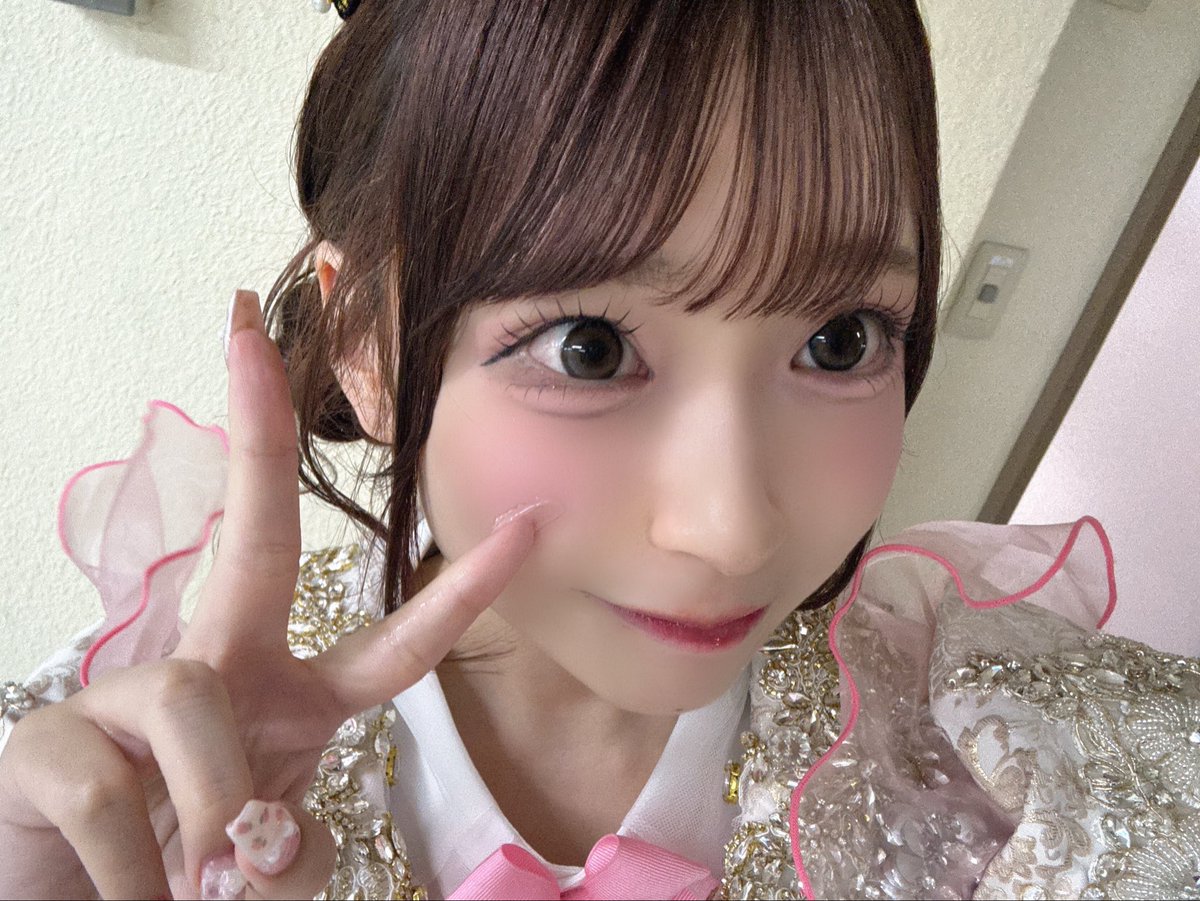 maronn__love's tweet photo. 武道館終わってから何故かフォロワーさんが増えたので…
リプ待ちしたらダ・メ・で・す・か？
\ｲｲﾖｰ!/
#実は気になってるけどきっかけが無いから話しかけられないですって人から唐突にリプが飛んできたら嬉しいなっていうタグ https://t.co/KhZtjYGLwJ