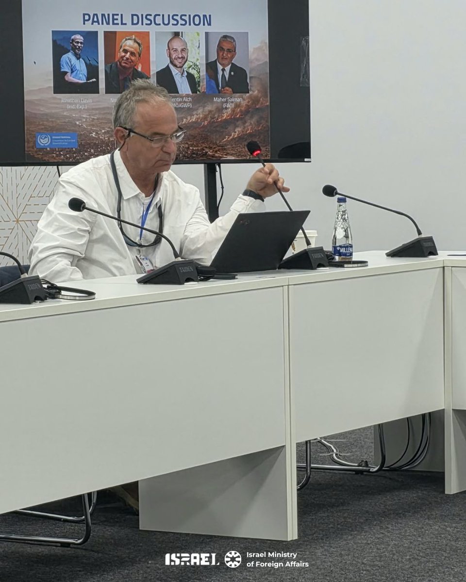 IsraelinSpanish's tweet photo. Cuando aprendes a innovar en un clima árido, esas soluciones pueden generar un impacto mucho más allá de tus fronteras. 🌍🇮🇱

En la COP17 de la UNCCD en Mongolia, bajo el lema “Restaurar la tierra. Restaurar la esperanza”, Israel comparte décadas de experiencia en la lucha contra la desertificación, la sequía y la escasez de agua.

Juntos, la delegación israelí del Ministerio de Relaciones Exteriores y expertos de la Universidad Ben-Gurión del Néguev llevan al escenario mundial la experiencia israelí en gestión avanzada del agua. 🌱💧