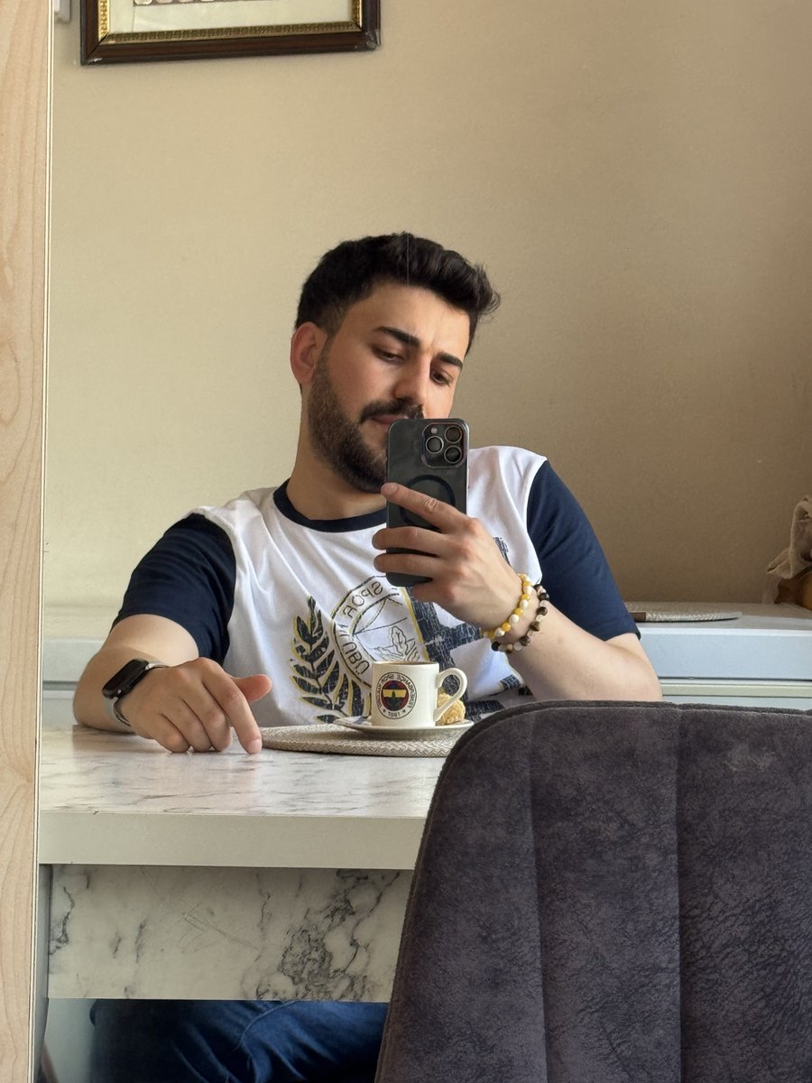 memovic1907's tweet photo. “Kura çekimini beklerken… 🏆🎱”😌☕️💛💙💛
#Fenerbahçe 
#AzizBaskan
#Ucl https://t.co/NlmEEJDK1m