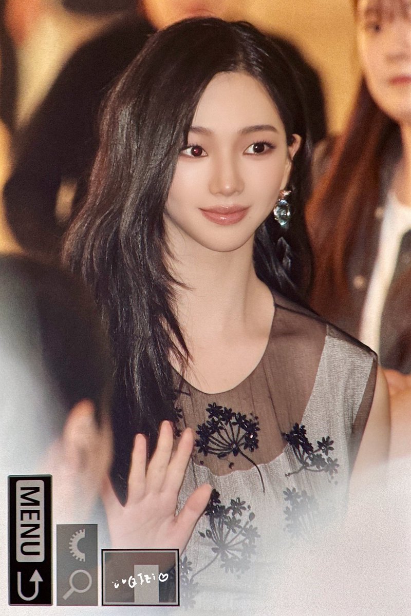 BuYiWeiQi's tweet photo. 260827

KARINA PRADA SINGAPORE OPENING #KARINAxPrada
#카리나 #Karina
#에스파 #aespa https://t.co/lxmQGvxv2l
