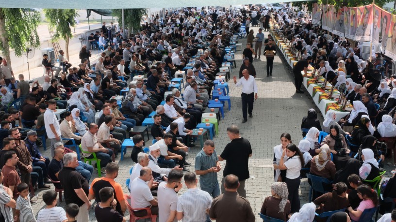 mervanozdemirr's tweet photo. Gever'deki anma törenini izliyorum saatlerdir. Çetin Arkaş şöyle diyor:

"Dağdaki ve zindandaki arkadaşlarımıza söz veriyoruz. Geleceğiz! Sizi dağlardan özgür topraklara, hapislerden özgür topraklara mutlaka getireceğiz." https://t.co/Owgzprs8Jx