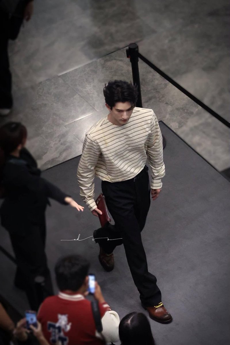 Pookiegansta's tweet photo. Was down with fever, but how can I stay away when Sun Zheng is looking like THIS.
Even before the program started, Tong Tong knew many people would have their eyes on his man, so he watermarked him with REPORT. Possessive husband behavior from the very beginning 
#AydenSngXPrada https://t.co/fbyhm0mhfr