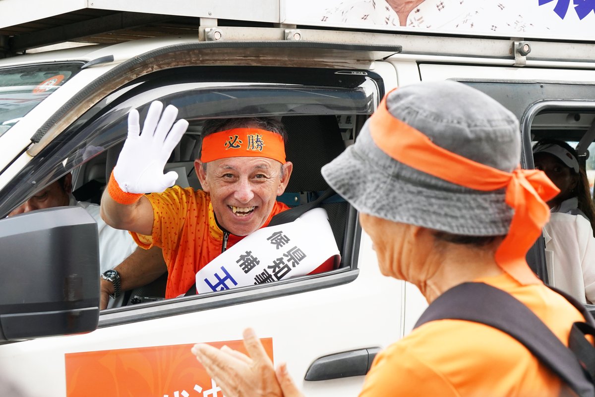 D_vol2022's tweet photo. #やっぱりデニー #ワッターデニー ❗️
南風原町で、高岡なおこさん（県議会初の女性ドクターを！）、ご当地選出の瑞慶覧長風（県議）、町議・市議のみなさんと

選択肢が明確になりました
「政府中心の沖縄」にするのか、それとも、「沖縄のことはウチナーンチュが決める」のか

ウチナーンチュ、ウシェーティナイビランドー

県民党VS自民党本部
地方自治、民主主義を守る
選挙にしましょう❗️

#沖縄県知事選挙