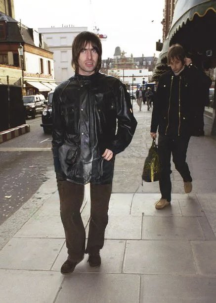 oasisvaults's tweet photo. shopping at Harrods like a married couple https://t.co/14jpFDaUla