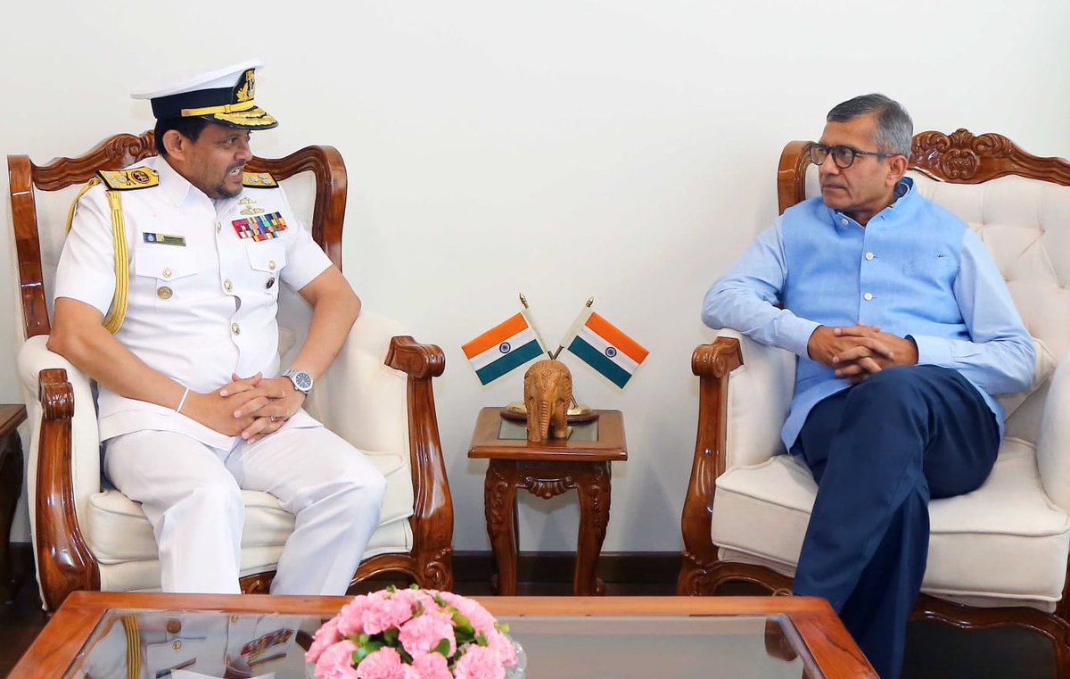 SpokespersonMoD's tweet photo. Commander of the Sri Lankan Navy, Vice Admiral Damian Fernando paid a courtesy call on Defence Secretary Shri Rajesh Kumar Singh in New Delhi on August 27, 2026. The two sides reviewed activities and projects under the Bilateral Defence Cooperation Plan and reaffirmed their commitment to further strengthening bilateral defence cooperation in areas of mutual interest. Vice Admiral Damian Fernando is on a three-day official visit to India.

@SLinIndia 
@IndiainSL 
@MEAIndia