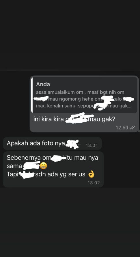 txtharihariWNI's tweet photo. Gila, tergong cobaan mau nikah 😭 Sepupunya bokap gue, literally OM gue, tiba-tiba nelepon dan ngajak gue nikah WKWK. Dulu pas umur gue 4 tahun diminta jadi anak dia dan mantan istrinya, sekarang gue udah gede malah diminta jadi bininyaaa 😭😭

Akhirnya gue jodohin aja sama sepupu gue wkwkwk. Tapi gak tahu dah tuh lanjut di WA apa gak. In this economy, om gue ini gajinya sebulan 45 juta, gak punya anak tapi duda 😭