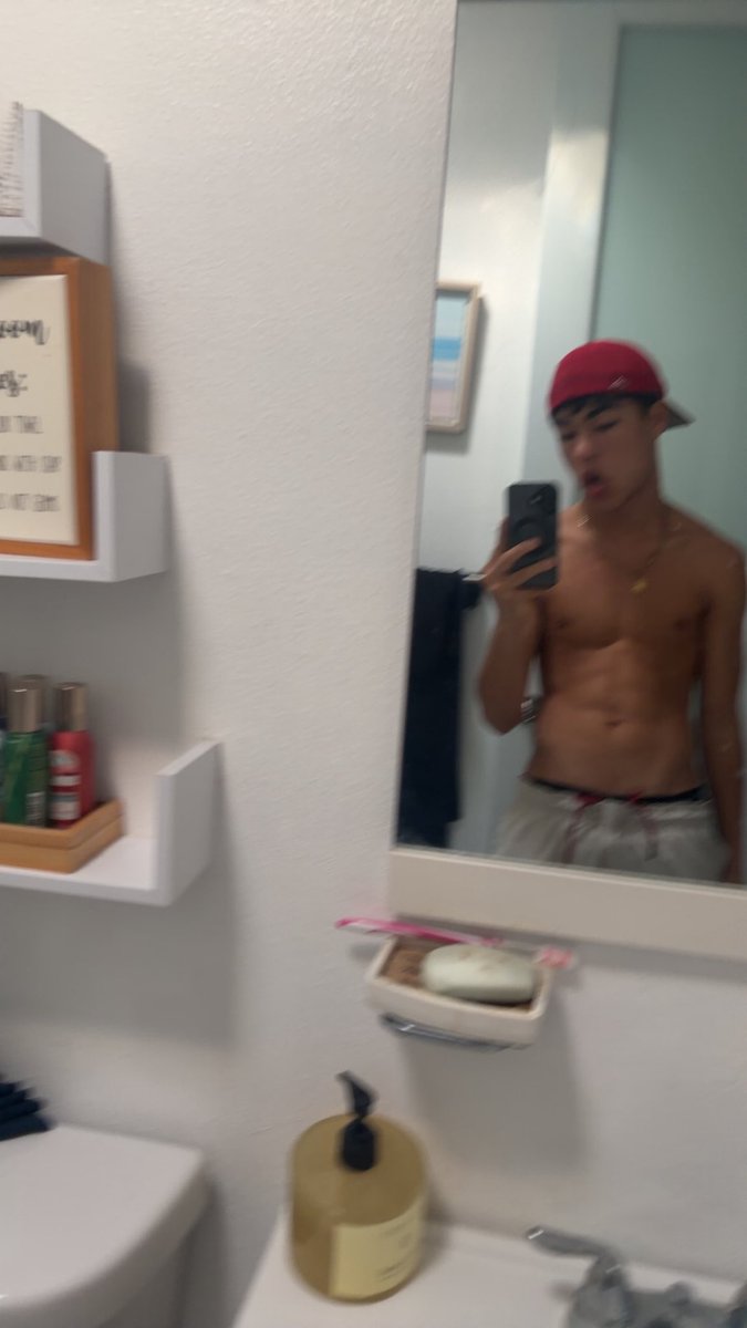 Cragsfle's tweet photo. La uni ya me la está haciendo alguien q me haga olvidar de ella por un rato 🫣😮‍💨 https://t.co/LVU40yKQQJ