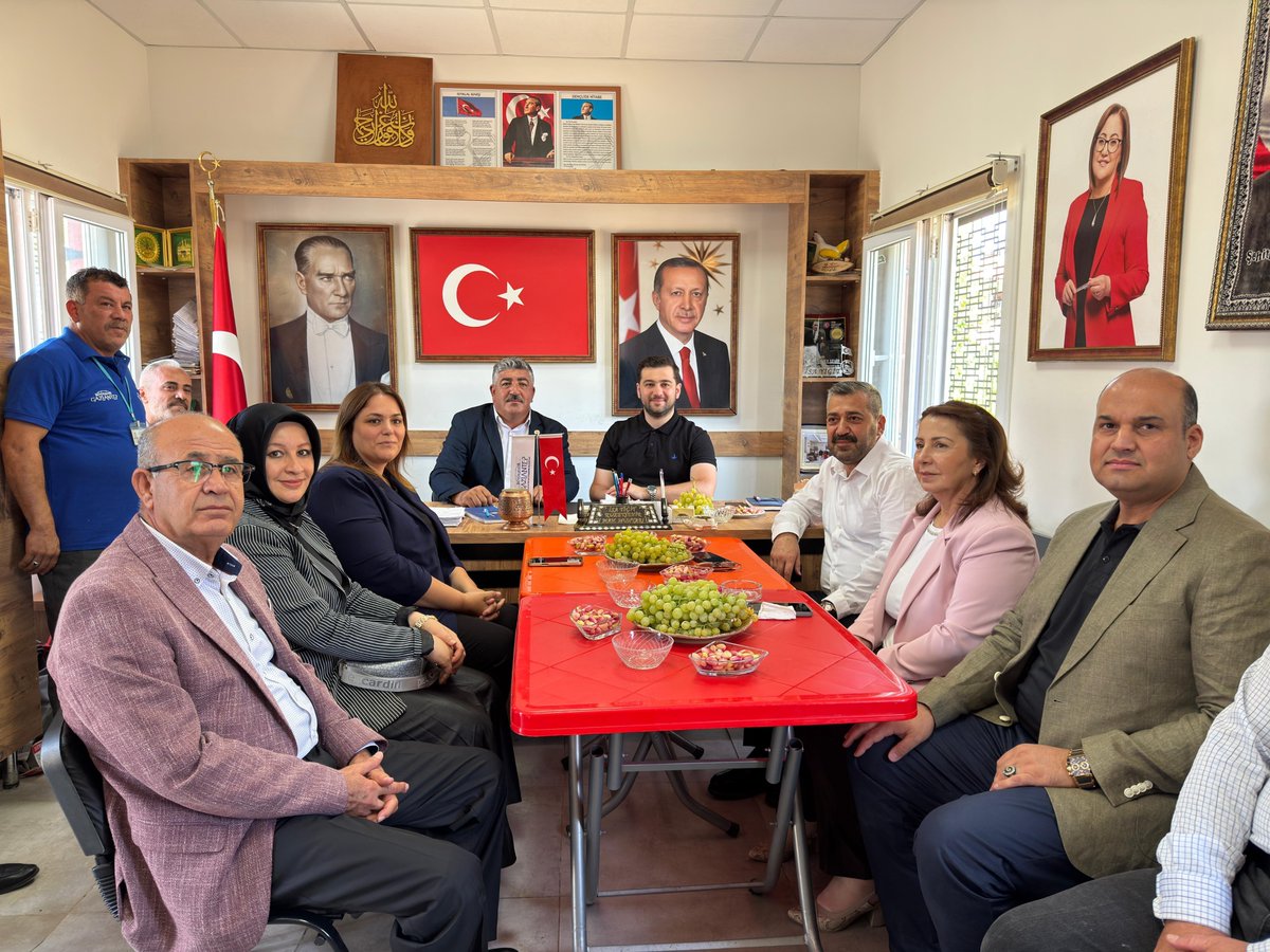 avyaseminkaraca's tweet photo. 📍 Kuzeyşehir Mahallesi | Muhtarlık

Kuzeyşehir Mahalle Muhtarımız İsa Yiğit’i ve kıymetli hemşehrilerimizi muhtarlık binamızda ziyaret ettik.

Gaziantep Milletvekilimiz Sayın Av. Mesut Bozatlı Şehitkamil ilçe Başkanımız Sayın İsmail Güler, il, ilçe yönetim kurulu üyelerimiz ve Şehitkamil Belediye Başkan Yardımcımız Sayın Hülya Kılıç ve kıymetli teşkilatımız ile birlikte mahallemizin ihtiyaçlarını, vatandaşlarımızın talep ve beklentilerini yerinde dinledik. 

@fmfedaioglu 
@FatmaSahin 
@ismailguler027 
@kilichulya_