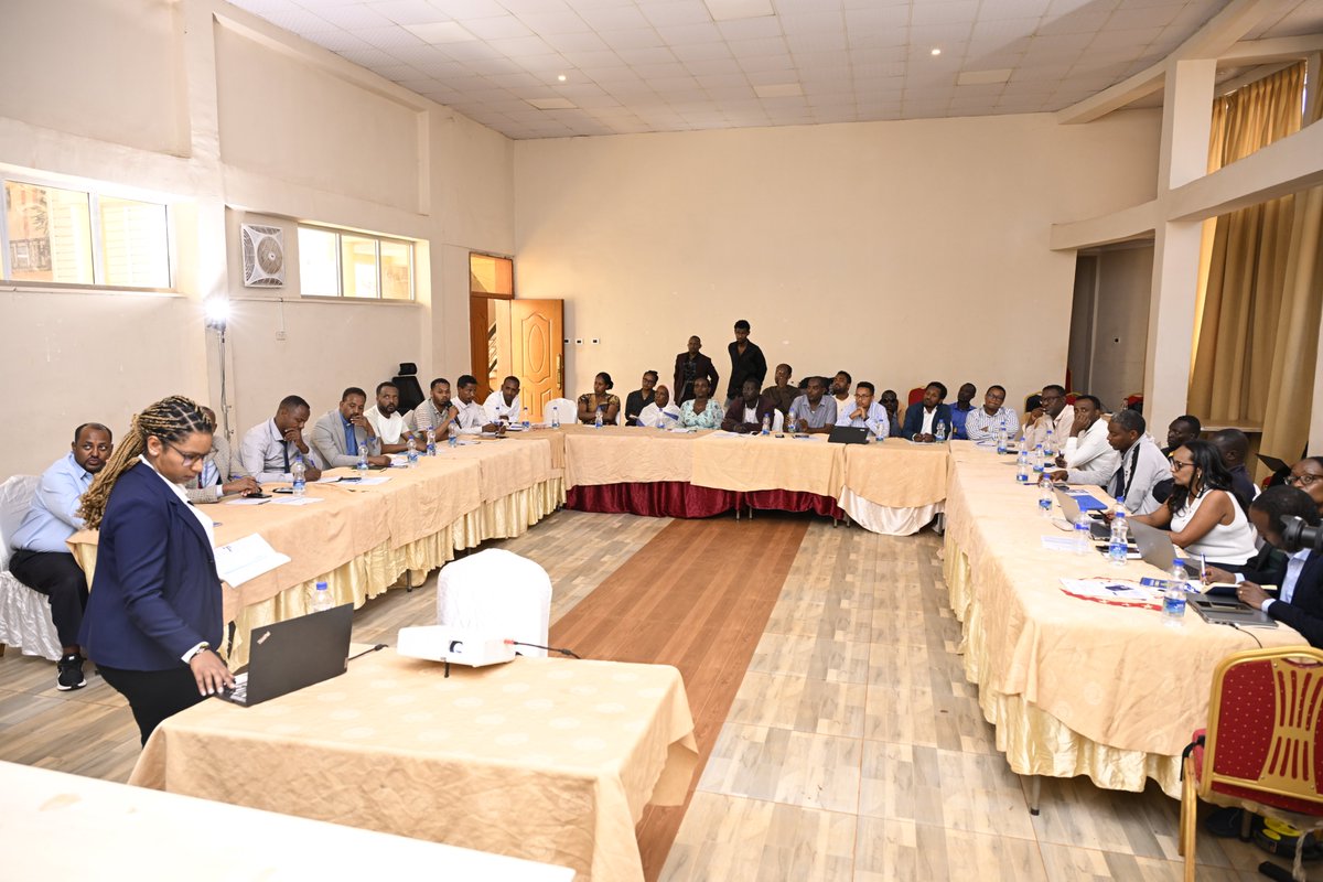 AddisIlo's tweet photo. Today, @IloProspects launched a Business Plan Competition in Assosa, Benishangul-Gumuz, one of 🇪🇹's refugee-hosting regions. 

The initiative will equip refugee &amp; host community member with business skills, mentoring &amp; seed capital to create jobs &amp; build sustainable livelihoods. https://t.co/AgCacpqSq0