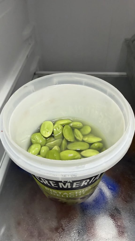 ultramenksms's tweet photo. isinya pistachio kupas ajg😭😭 https://t.co/E7p0i655X7