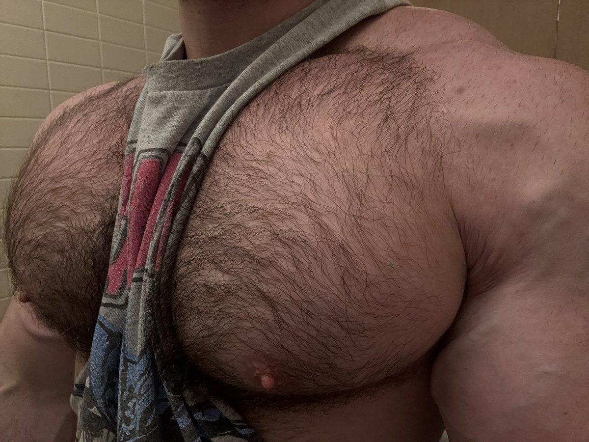 TheGayBoyShow's tweet photo. Has anyone seen my razor https://t.co/c99BRCh0Rr