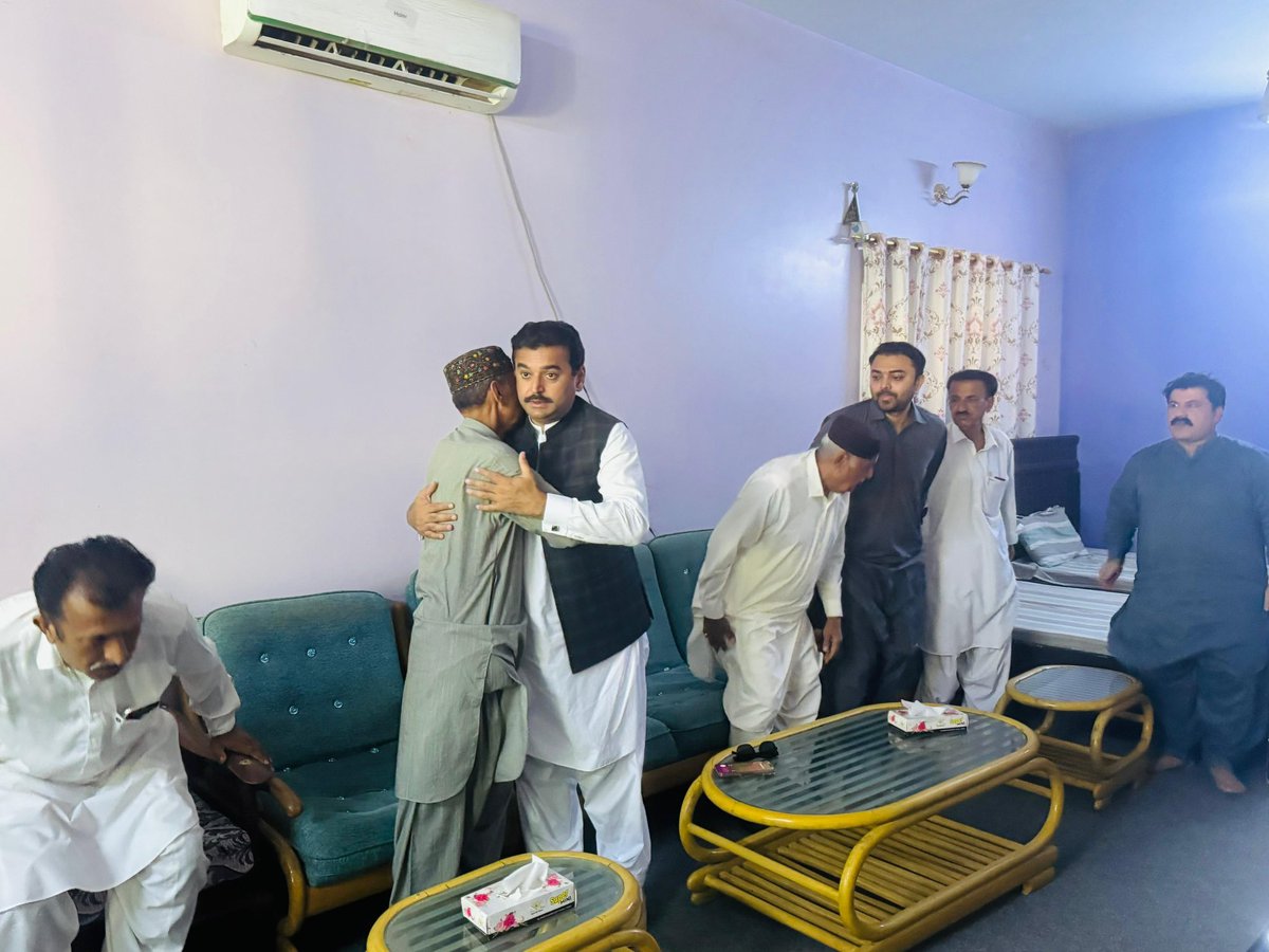 KashifShoroPPP's tweet photo. Offered condolence with Sher Palari and Gulsher Palari on the sad demise of their mother at Kalhora Colony along with Abdul Ghafoor Dars, Zahoor Ahmed Lakhan, Babu Palari and other dignitaries. May Allah Almighty grant the deceased the highest place in Jannat-ul-Firdous and give the bereaved family strength and patience. Ameen.