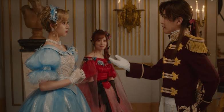 jayhanibaram's tweet photo. Padahal ada film jepang judulnya once upon a crime loh, setting nya Europe
Kisah yg diambil itu gabungan dongeng Alice in red riding hood sama Cinderella

Dan bahasa yang dipakai ya bahasa jepang, gak ada tuh diubah ke bahasa inggris

Ini bisa ditonton di Netflix ya gaes https://t.co/Ok9XOuHsJv