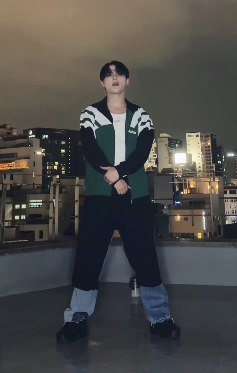 _XIATREE's tweet photo. 나 이 연습생 알아 https://t.co/kEM0WA1peJ