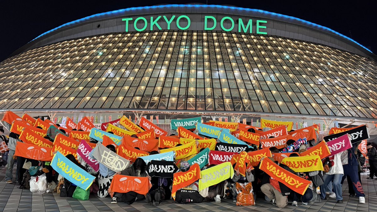 VAUNDYOUYOASOBI's tweet photo. 9月5日(幕張1日目)も集合写真やりたいと思ってます🥳
時間は15:00です！場所は後日ポストします🙌

もし良ければよろしくお願いします🙇‍♂️

 #Vaundy  
 #VaundyASIATOUR 
 #Vaundy_HORO https://t.co/51VTEdm41q