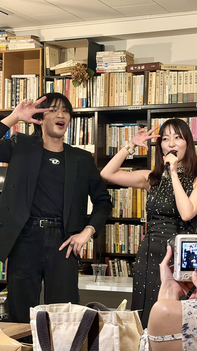 maon0701's tweet photo. 近くで、バイオリニスト弾いてる姿観させて頂いて、むっちゃ綺麗な音色で上手いなって思いました！

乃哉くんのラップ、内容も尾本さんを尊敬してるのも、伝わって、とても良かったです！

お祝いできて、嬉しかったです！
尾本さん、お誕生日おめでとうございます！

#オモト企画
#オモト生誕祭 https://t.co/KMgUt1AnR9