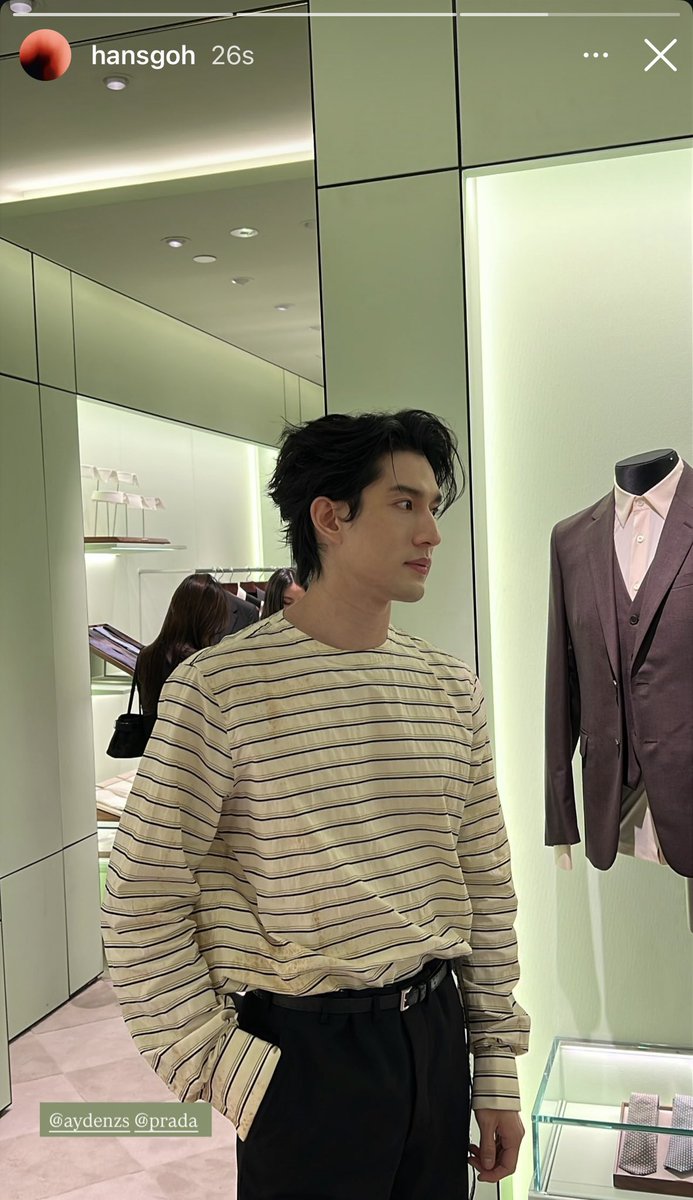 bibleswin's tweet photo. Hansgoh IGS update!!! 

again hansgoh he doing god’s work fr 

AYDEN SNG PRADA PARAGON STORE
#AydenSngXPrada https://t.co/WfNrV3jkfH