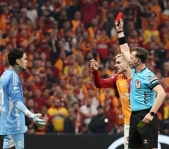 JaydenKral's tweet photo. Dünya yıldızını yeniden kazandığımızı görünce hemen mesaj atmaya başladılar. Hakemler adaletli olsaydı bu skorlar farklı olurdu diyorlar. https://t.co/TtwbPJPbAy