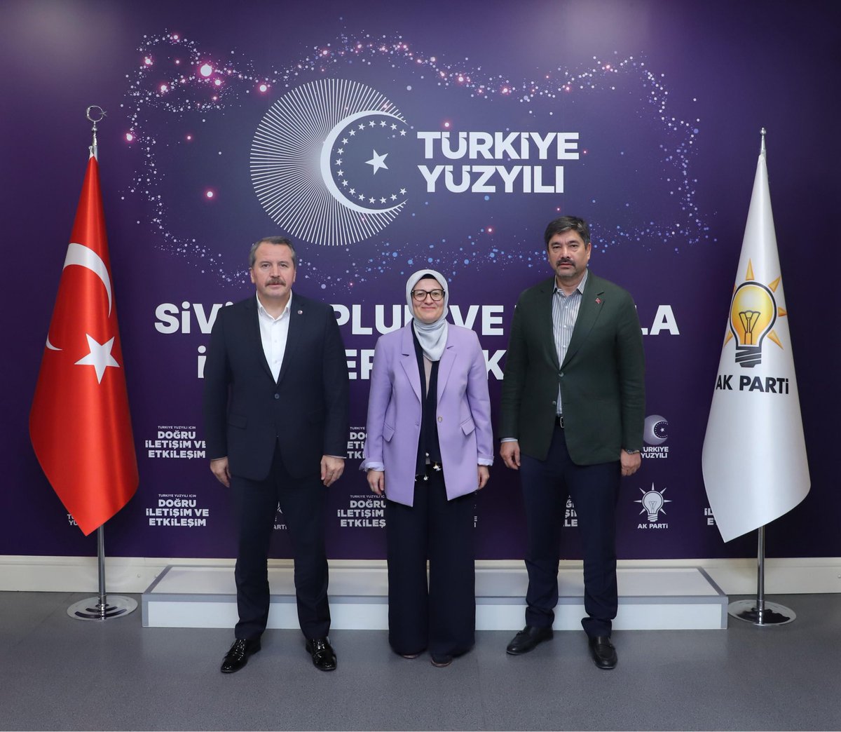 MemurSenKonf's tweet photo. Genel Başkanımız Ali Yalçın, Genel Başkan Yardımcımız Levent Uslu ile birlikte AK Parti Sivil Toplum ve Halkla İlişkilerden Sorumlu Genel Başkan Yardımcısı Belgin Uygur ile bir araya geldi.

Gerçekleştirilen görüşmede; çalışma hayatı ve kamu personel rejiminin yanı sıra sivil toplum kuruluşlarının gündemi, kamu görevlilerinin ekonomik sorunları, alım gücünün artırılması ve kamu çalışanlarının beklenti ve taleplerinin karşılanmasına yönelik değerlendirmelerde bulunuldu.

@_aliyalcin_ @belginuygur10 @Leventusl