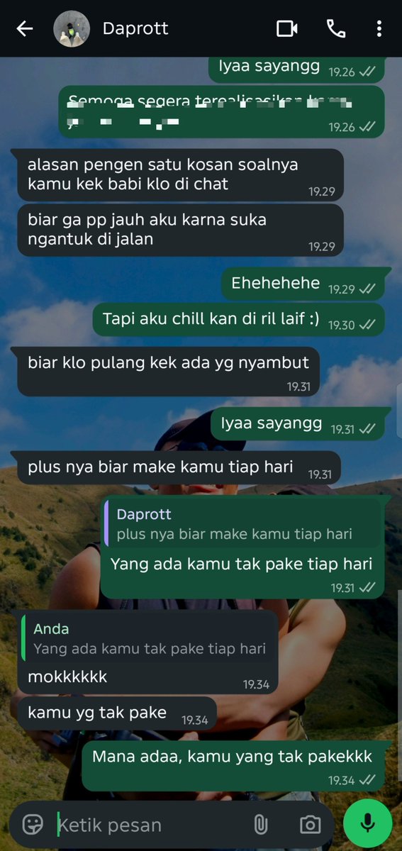 kueimpostor's tweet photo. Dinamika pacaran dengan sesama vers https://t.co/skcFKDWp4l