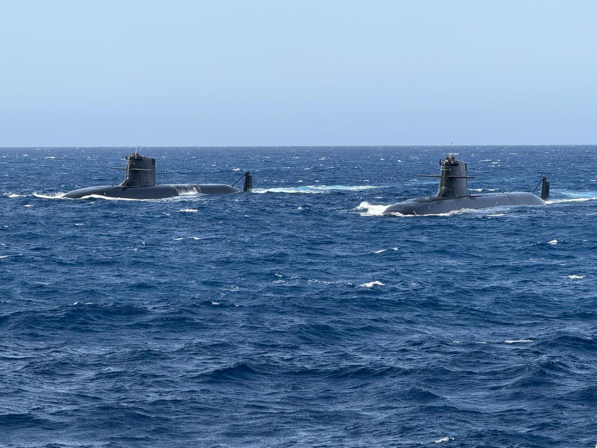 Armada_esp's tweet photo. ⚓Por primera vez, los dos primeros submarinos de la clase S80 salen juntos a la mar.

🎯El `Isaac Peral´ y el `Narciso Monturiol´ suponen un paso más en la autonomía estratégica y garantizan el poder de disuasión de la Armada. https://t.co/Tefn157yCn
