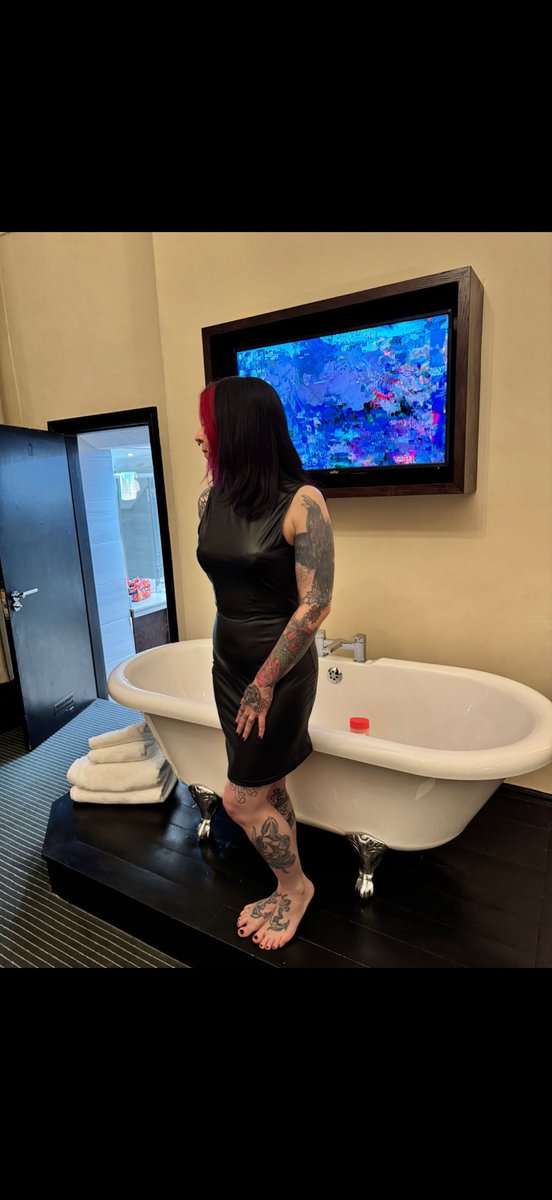 Pixie8866's tweet photo. Take me back to this hotel 🫶🏻🖤❤️ https://t.co/52yoAgRsg1