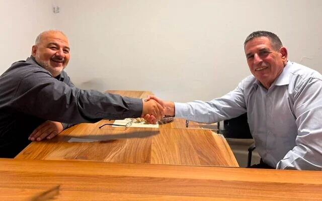 arash_tehran's tweet photo. Israel: A top Arab politician with an Islamist background is joining a high-ranking Jewish police commander in a political alliance. It makes sense because Palestinian citizens of Israel are pushing for more active police fight against crimes in their communities. https://t.co/joUzkIzp6H