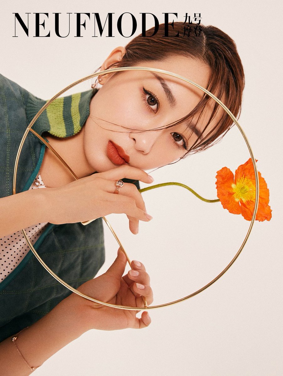 atelierdeyangzi's tweet photo. Yang Zi on the cover of Neufmode Magazine February 2019 issue

#YangZi https://t.co/yZRrUA7ZuN