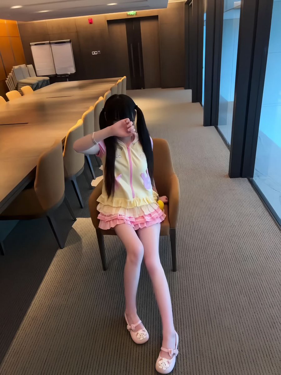 HamiltonDo99443's tweet photo. 你除了骗我感情别无可骗 我很穷而且儿童身材 #女儿服 https://t.co/RV5Ghy286A