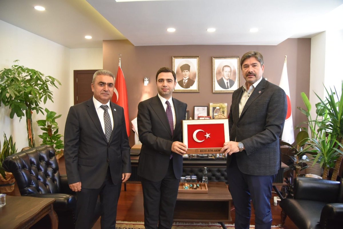 Bem_Bir_Sen's tweet photo. Genel Başkanımız
Levent Uslu

Keçiören Belediyesi
Başkanvekili
Av. Abdulkadim Mert Demirel'i 
ziyaret ederek istişareler gerçekleştirdi.

Ziyarete Ankara 1 Nolu Şube Başkanımız
Turan Uzun iştirak etti.

@avmertdemirel 
@BBSANK1
@UZUN0066 https://t.co/PuOwaxZSxM