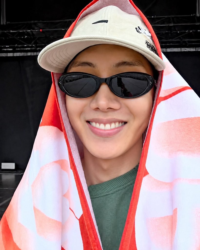 jHopeBtspi's tweet photo. Smile 😃 https://t.co/6O8zUDWGPl