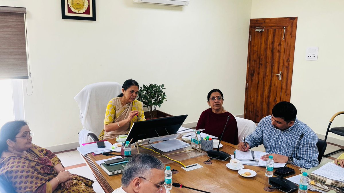 UPCane's tweet photo. अपर मुख्य सचिव, चीनी उद्योग एवं गन्‍ना विकास विभाग  की अध्यक्षता में आज दिनांक 27-08-2026 को गन्ना किसान संस्थान, लखनऊ के सभाकक्ष में वर्चुअल विभागीय समीक्षा बैठक आयोजित की गई |
@CMOfficeUP 
@UPGovt 
@InfoDeptUP 
@UPCane https://t.co/YbkYDS0yAo
