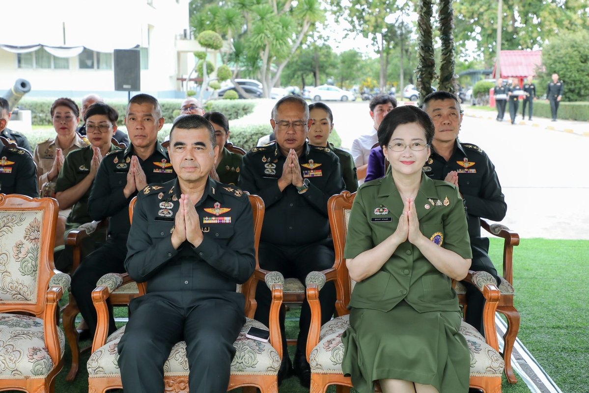 engineer_div's tweet photo. วันที่ 27 ส.ค. 69 พล.ต. จิระเดช  ขจายแสง ผบ.พล.ช. ได้จัดพิธีบรรจุพระบรมสารีริกธาตุ และเบิกเนตรพระพุทธเมตตามหาชน ซึ่งประดิษฐาน ณ บริเวณหน้า บก.พล.ช. โดยมี เจ้าคณะจังหวัดราชบุรี (ธรรมยุต) เป็นประธานในพิธี ฝ่ายสงฆ์ และ พล.ท. ธีรพล ศรีเกษม จก.กช.เป็นประธานในพิธี ฝ่ายฆราวาส https://t.co/Nio1a3Z13P