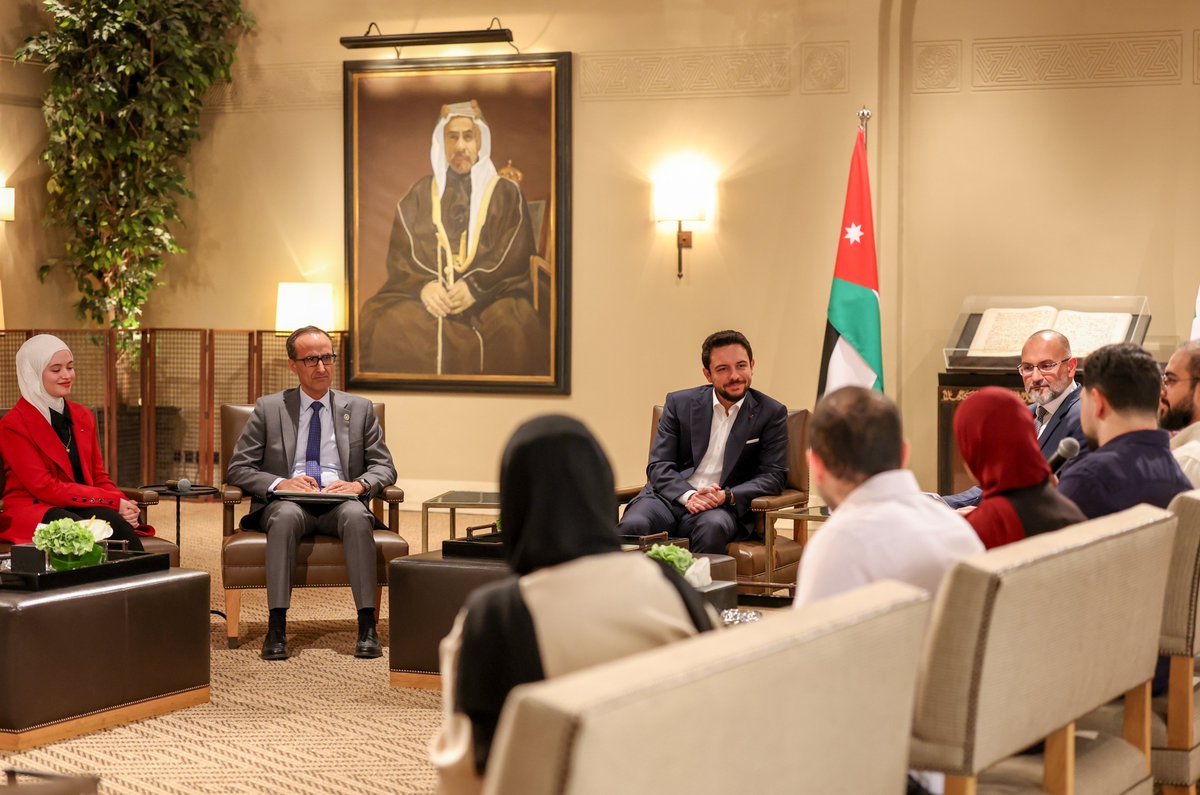 RHCJO's tweet photo. His Royal Highness Crown Prince Al Hussein receives members of the board of Al Hussein Fellowship’s alumni network, a Crown Prince Foundation (CPF) programme that trains young leaders.
The network connect graduates, with the aim of developing leadership skills, fostering collaboration, driving community initiatives, and sustaining professional connections.
#Jordan
