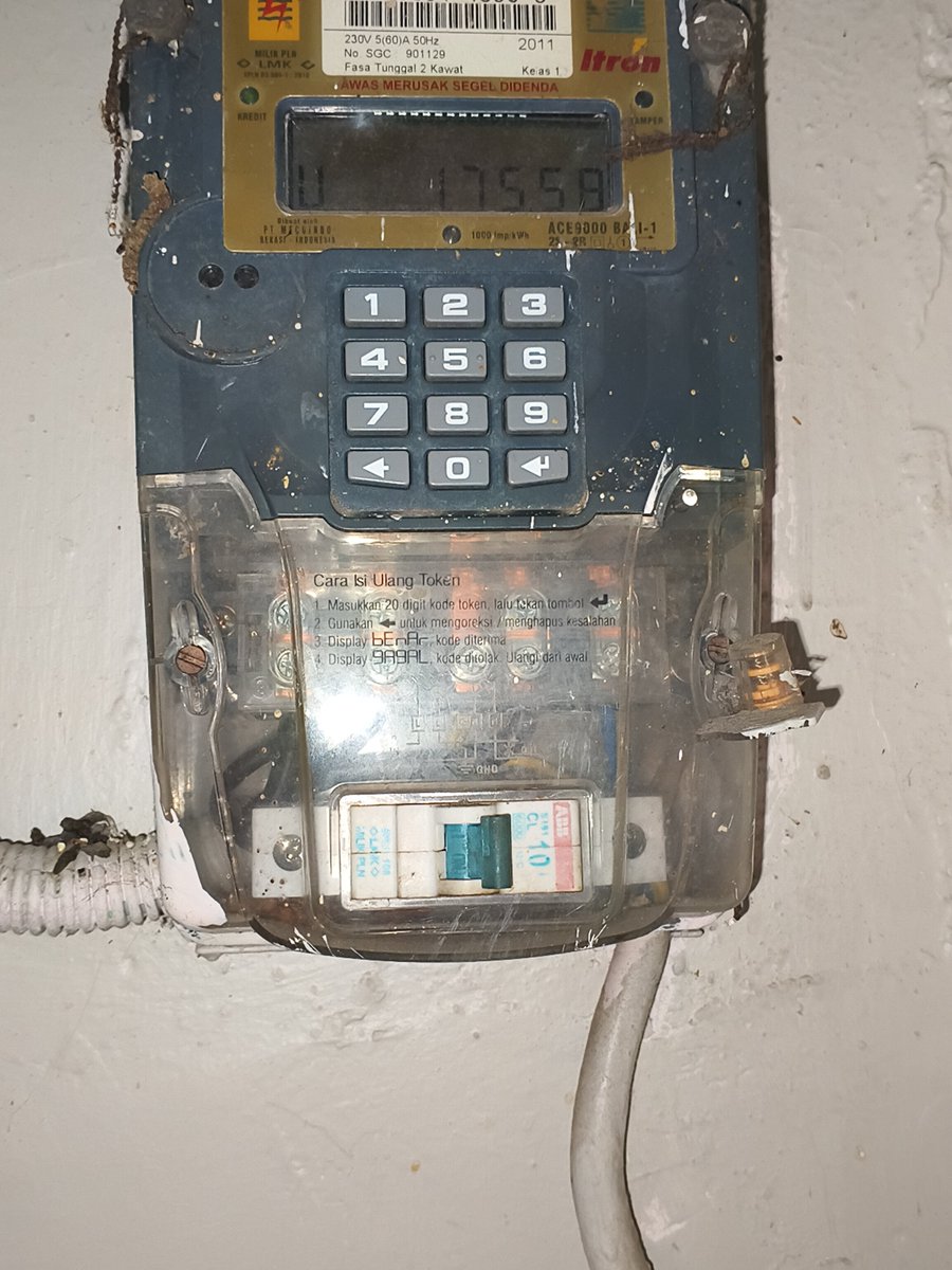 fxpryt's tweet photo. voltase segini kalo elektronik rusak PLN akan tanggungjawab gak? @pln_123 @plnuidjateng @PLNSMGTimur @bumn_idn https://t.co/SyNwNFbRoB