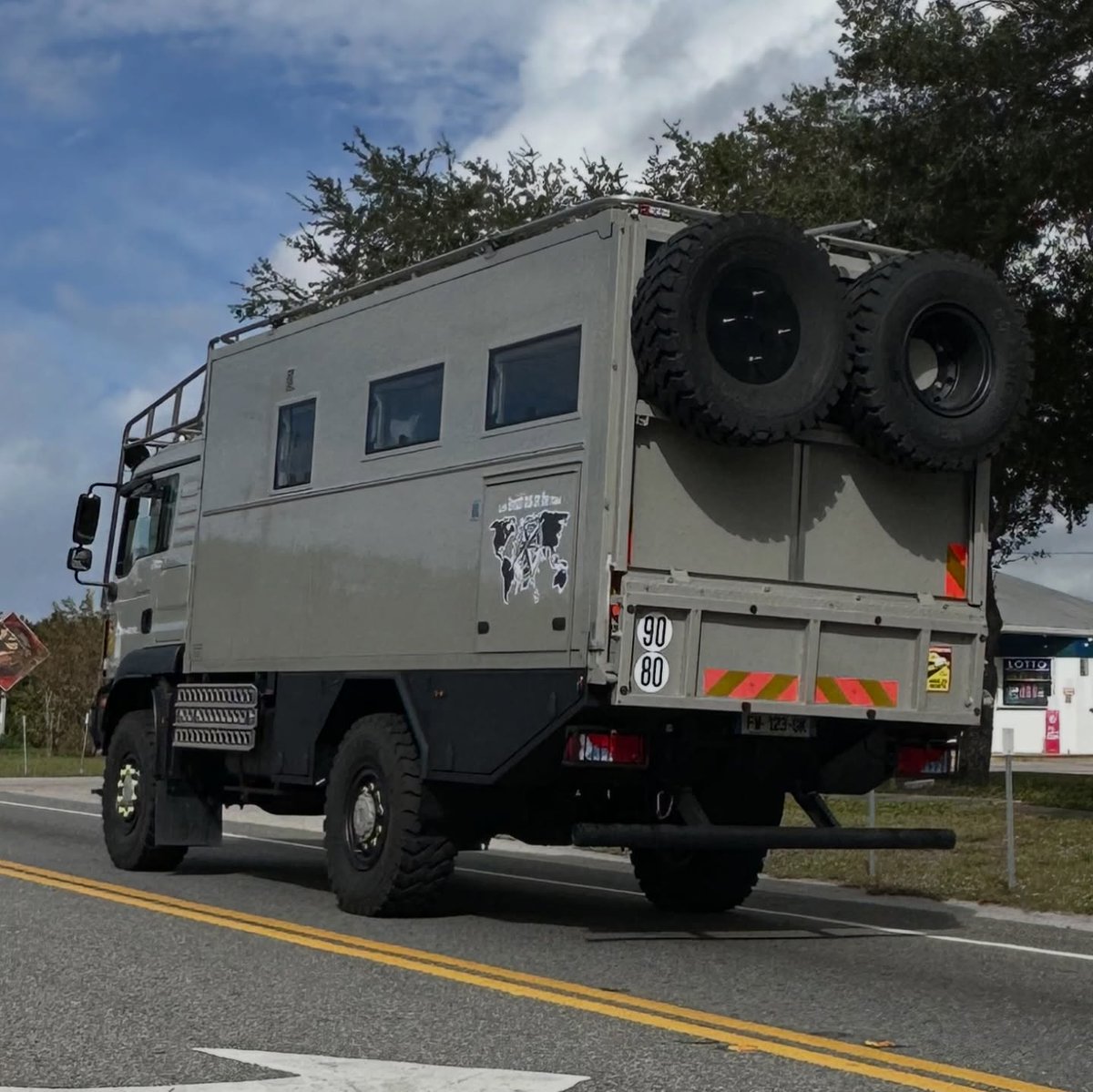 JolinePeedms's tweet photo. European RV on steroids, straight from France. https://t.co/6MRtGiJMmk
