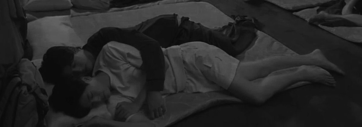 aewnstz's tweet photo. we dont talk about this scene enough. the size difference in their bodies, phuwin’s body tea and the way those curves were curving 🚬 https://t.co/iB39nzFlV3