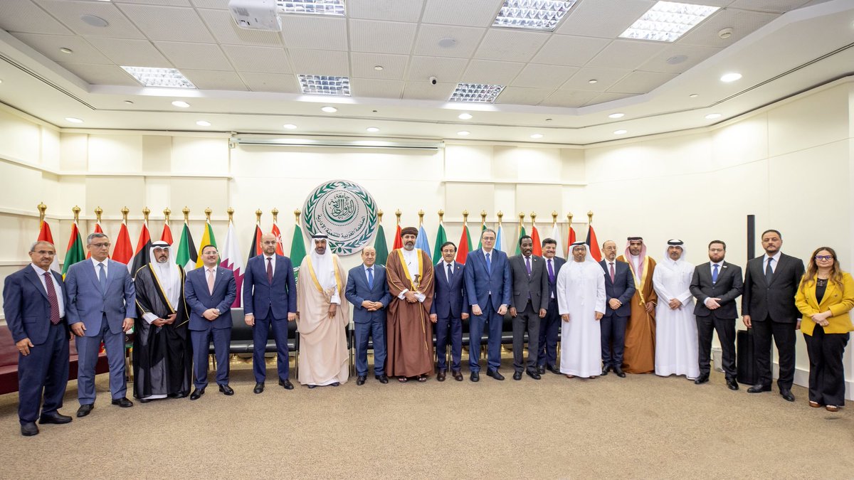 Ahmed_S_Alrajhi's tweet photo. تشرفت اليوم برئاسة اجتماع المجلس التنفيذي للمنظمة العربية للتنمية الإدارية في دورته الـ(121) بالقاهرة، وأكدنا على أهمية مواصلة جهود المنظمة لتحقيق التنمية الإدارية المستدامة، والارتقاء بجودة الخدمات المقدمة للدول الأعضاء، وتعزيز دورها في دعم مسيرة التنمية الإدارية العربية. https://t.co/wNumrPHagO