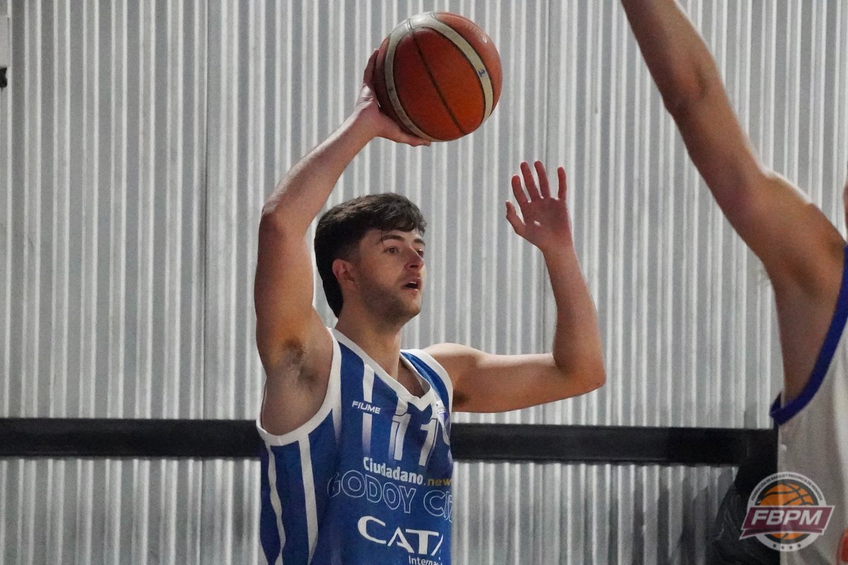FbpmOficial's tweet photo. 𝗚𝗢𝗗𝗢𝗬 𝗖𝗥𝗨𝗭 𝗦𝗘 𝗧𝗜𝗡̃𝗢́ 𝗗𝗘 𝗡𝗔𝗥𝗔𝗡𝗝𝗔 🥳

En la 4ta jornada de la Superliga, Rivadavia Básquet se impuso en el Anexo y superó al Expreso por 80-70. Dominando hasta el final, los dirigidos por Cabañez consiguieron su 3ta victoria al hilo. Destacó Juan Cruz Cano. https://t.co/y8WXJ8dS3f