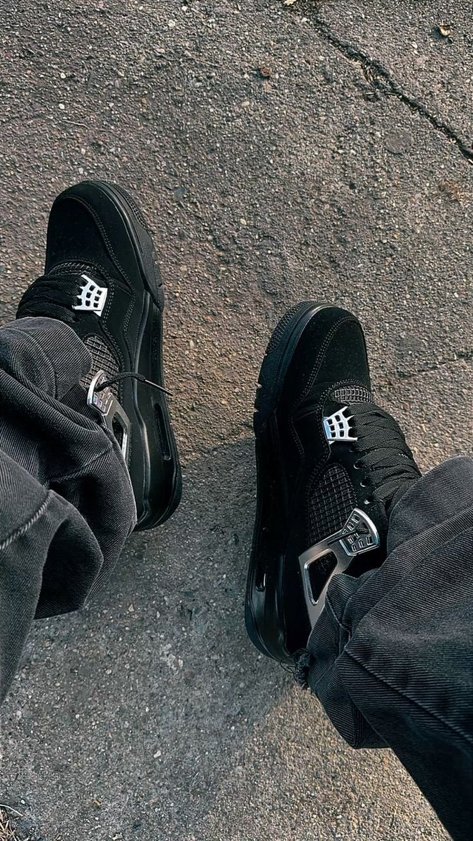 _BeLikeIdayat's tweet photo. Sneakers>>>>>>> https://t.co/cvNKXLPWRW