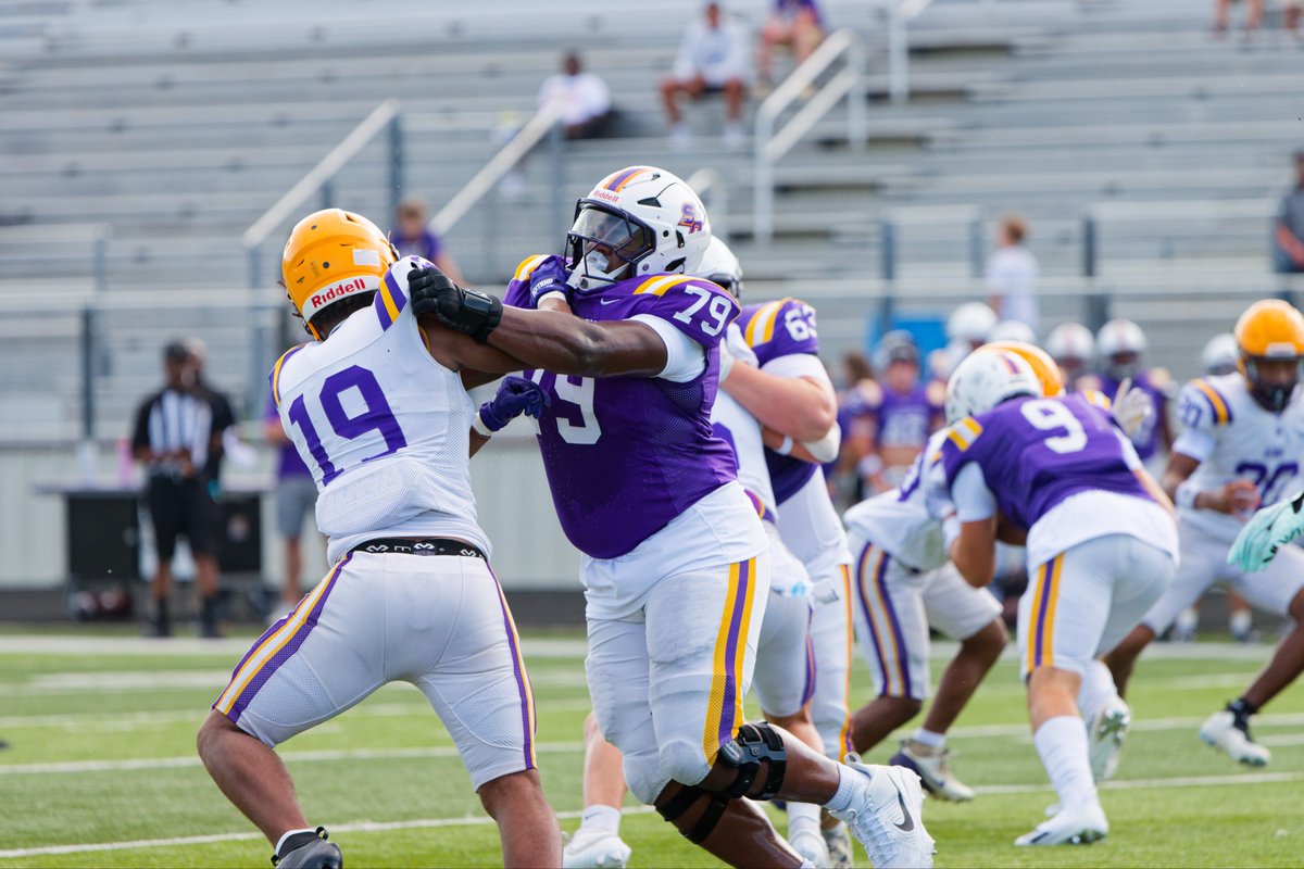 CodyVick_'s tweet photo. Sam Houstonโs Albert Simien (#79) โ 5โญ ND signee โ had his hands full vs Iowaโs Gaven Brown (#19). This shot says it all. ๐
Brown disrupted Lutcher, Belle Chasse, N. DeSoto all 2025. Recruiting ๐ฏAlert for this under rated senior prospect!
#IowaYellowJackets #LHSAA #SWLApreps https://t.co/nNHsRr31ac