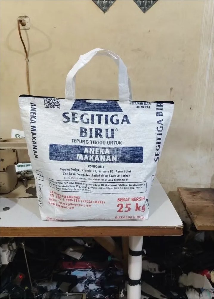 cozydewdrop's tweet photo. yuuukk bantu ramaikan jualan bapak ini!!! 🥹🫶🏻
beliau jual tas dari karung, harganya mulai 6 ribuan aja! bisa dipakai buat belanja, bawa barang, sampai tas laundry juga kepake banget https://t.co/mFuMTv0Ymm