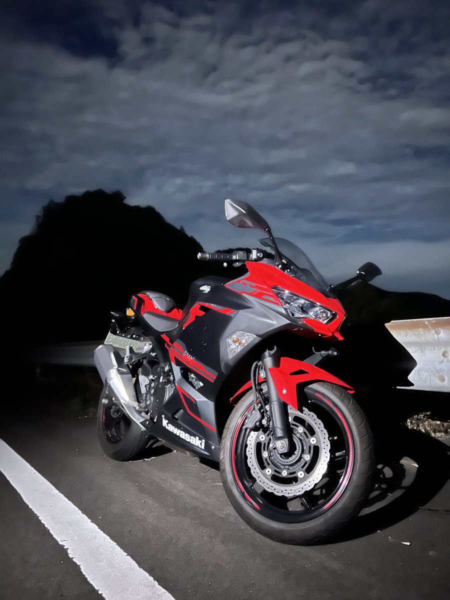 ebi_bi__'s tweet photo. 今日は三坂峠行ってきたよーん🏍✨️
やっぱりまだカーブは慣れんなぁ🥹
三坂峠でイニDみたいなMTでも走りたい！
車のMT取ろうかな🤔💭💸 ͗ ͗ https://t.co/GKWu08x4RB