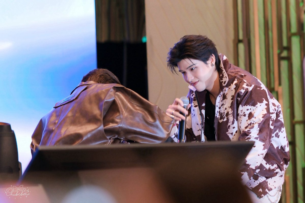 mmnhercrush's tweet photo. ชั้นชอบเคะแบบยัยนิมากในด้านไม่กลัวเมะหรอก เมะไม่ขยับออกชีก็ไม่ขยับออกแถมโน้มตัวหาเค้าด้วย ให้เกยไหล่เมะชีก็ไม่หวั่น ชีทำได้ ชีสู้ แต่สิ่งที่ชีแพ้คือหน้าหล่อๆ กับตาหวานๆ ของเมะนี่แหละ คือถ้าสกายหันหน้ามามองตาชีเมื่อไหร่ทุกอย่างจบ ชีสามารถเขินจนม้วนได้เลย เพราะชีแพ้ 5555555 😆 https://t.co/gwI78hQjq0