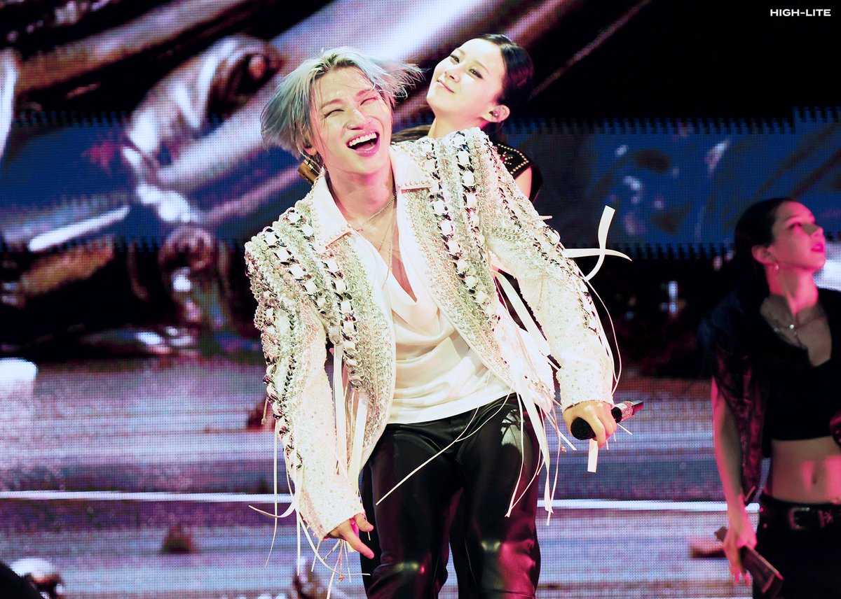 High__Lite's tweet photo. 260821 BIGBANG WORLD TOUR XX : COSMOS

무대에서 이렇게 다르면 엉덩이에 뿔난다😈

#빅뱅 #BIGBANG #대성 #DAESUNG #COSMOS

@d_lable https://t.co/cnmv1VC7PQ